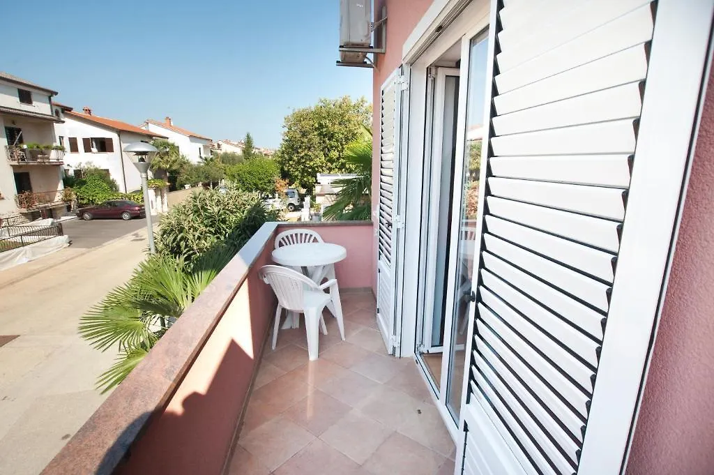 Apartments Maric With Parking Umag