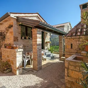 Apartment Mana, Umag
