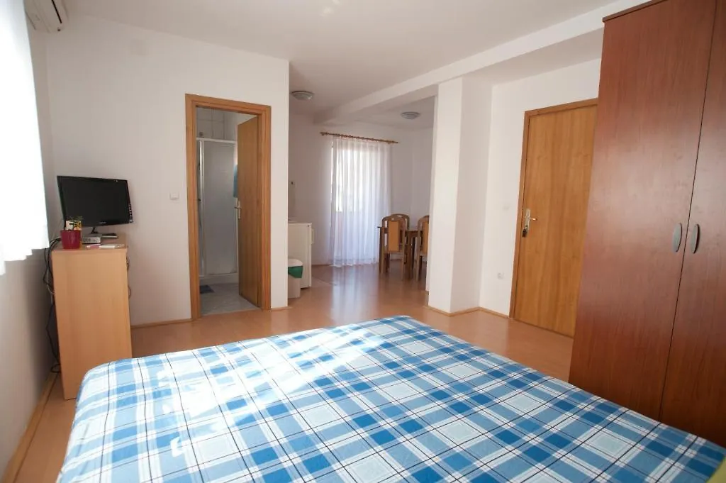 Apartments Maric With Parking Umag