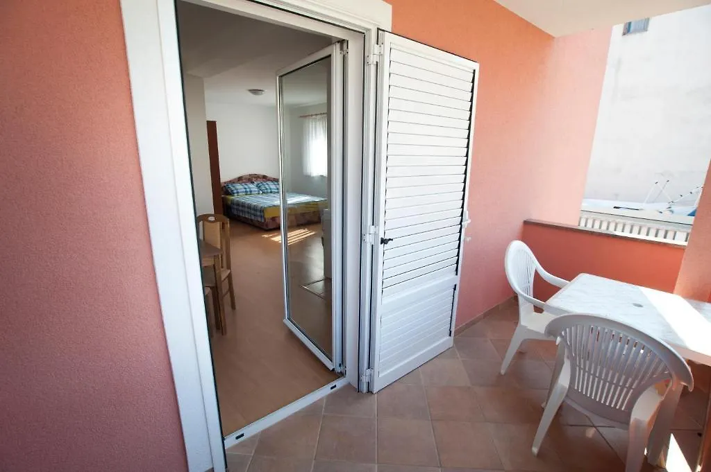 Apartments Maric With Parking Umag